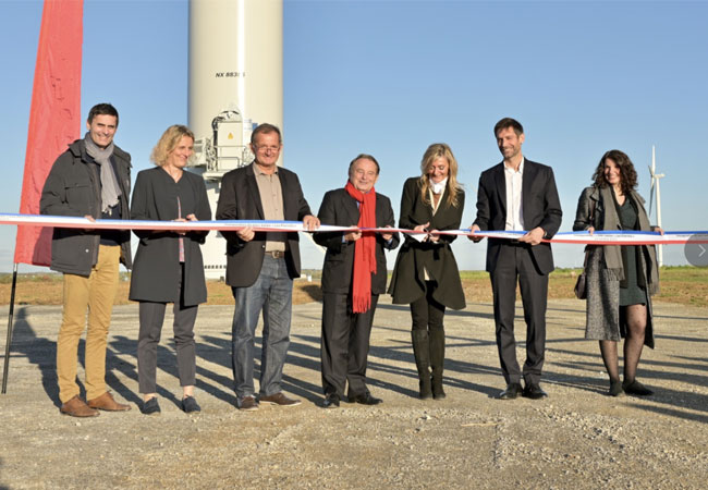 PB: v.l.n.r.: Vincent Lirzin (RWE Renewables France), Loetitia Hurez (RWE Renewables France), Jacques Pallas (Bürgermeister von Saint-Georges-sur-Arnon), André Laignel (Präsident der “Communauté de Communes du Pays d'Issoudun“), Sabrina Ladoire (Stellvertretende Präfektin von “Issoudun et la Châtre”), Joseph Fonio (Country Chair RWE Renewables France), Tiffany Duvert (RWE Renewables France), Fotocredit: RWE, Stéphane Adam)