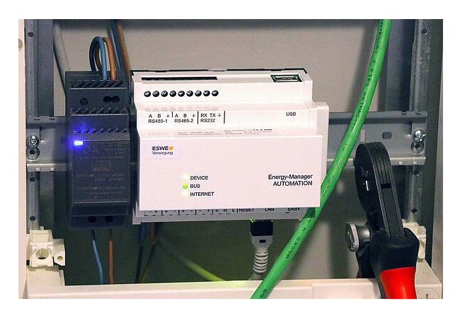 PB: Der ESWE Energie MANAGER bindet alle Komponenten im Haushalt herstellerunabhängig ein.