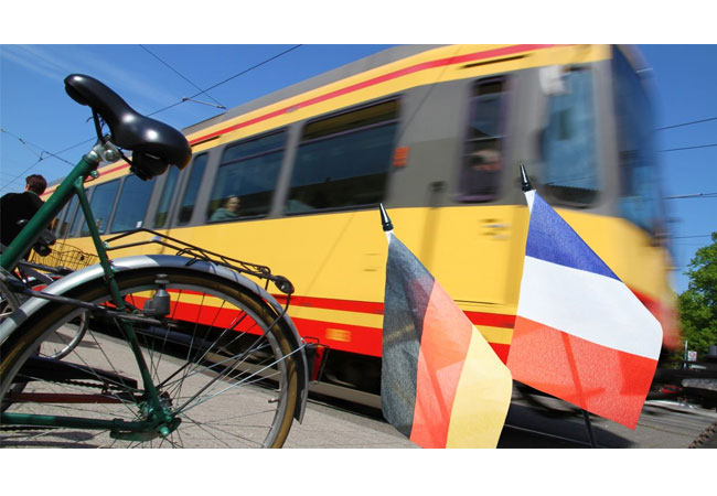 PB: Erfolgreiche Kollaboration: Das deutsch-französische Verbundprojekt SuMo-Rhine hat Wissen und Anwendungen für mehr nachhaltige Mobilität am Oberrhein hervorgebracht. (Foto: Lydia Albrecht, KIT)