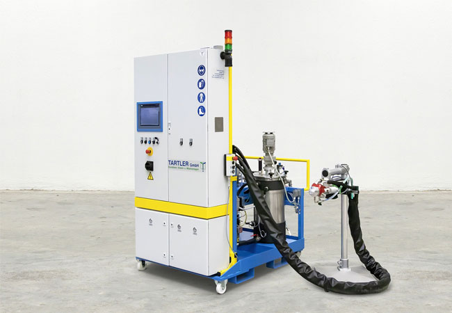 PB: Attraktive Lösung für die Pultrusion: Die Kunstharz-Verarbeitungsanlagen Nodopur von TARTLER. Bei automatisch geregelten Mischungsverhältnissen und Ausstößen von 0,1 bis 100 l/min dosieren und mischen sie eine oder mehrere Komponenten mit Viskositäten von 1,0 bis 60.000 mPas. (Bild: TARTLER GROUP)