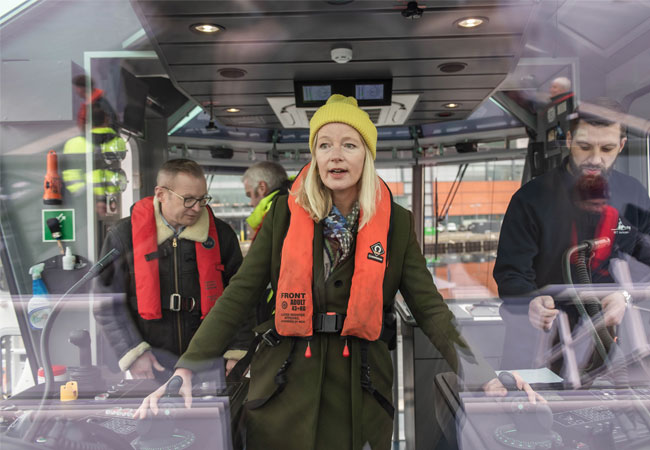 PB: Hafenrundfahrt auf einem Forth Ports-Schlepper sagte das Minister*innen