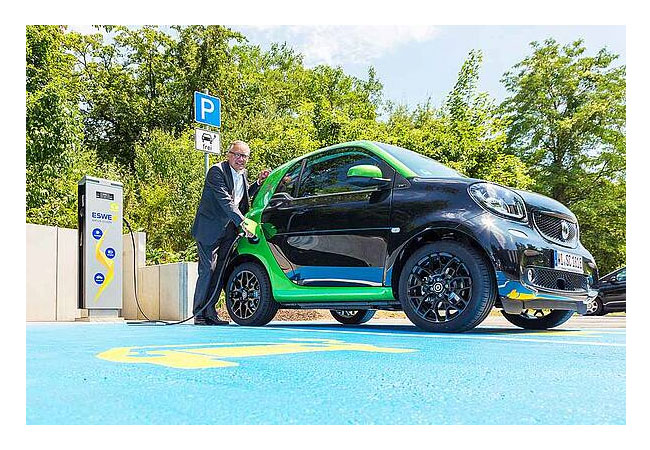 PB: Das Tanken an E-Ladesäulen wird jetzt noch bedarfsgerechter geplant: Mit dem Konzept der „Community Ladesäulen“ bindet ESWE Versorgung alle Bürgerinnen und Bürger ein.