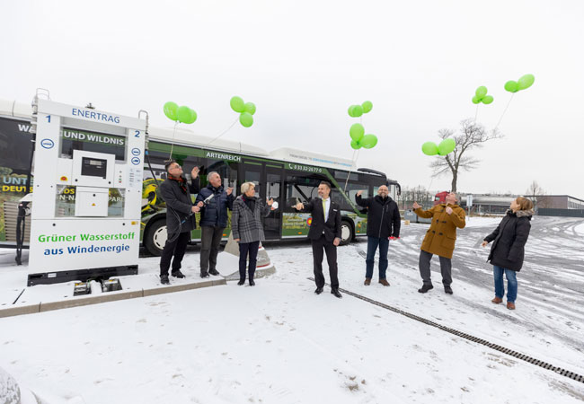 PB: Lars Böhme (UVG), Sven Herrmann (ENERTRAG), Dörk (Landrät*innen Uckermark), Sommer (Bürgermeister*innen Prenzlau), Kurth (Landrat*innen Barnim), Jörg Müller (ENERTRAG), Manuela Blaicher (ENERTRAG) (v.l.n.r.) / © ENERTRAG; Silke Reents
