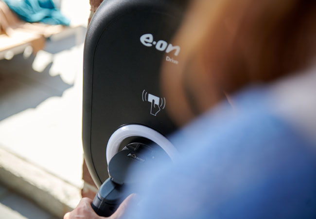 PB: Mit Ökostrom geladen, ist das E-Auto besonders klimafreundlich unterwegs. Foto: E.ON/Malte Braun