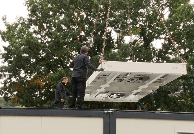 Passt perfekt: Seinen Solarrahmen hat Faber für 20-Fuß-Container konzipiert.