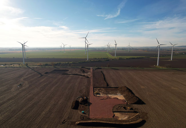 PB: In Sachsen-Anhalt sind die Bauarbeiten für eine Windenergieanlage der VSB Gruppe in Weißandt-Gölzau (Landkreis Anhalt-Bitterfeld) gestartet. Die Inbetriebnahme der Vestas V-150 ist für April 2022 geplant / © VSB Gruppe