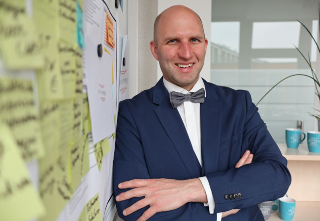 PB: Mit dem Accelerator-Programm storch.energy coacht Daniel Schaschek aus dem Team von FH Münster und TAFH Münster GmbH junge Start-ups mit ihren Geschäftsideen zu erneuerbaren Energien. (Foto: FH Münster/Katharina Kipp) 