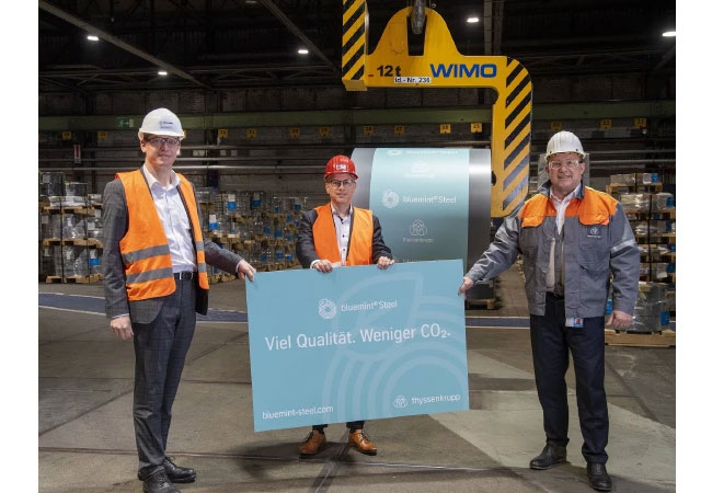 PB: Übergabe des ersten CO2-reduzierten Elektrobands von thyssenkrupp Electrical Steel an Trafospezialisten SGB-SMIT für neue digita