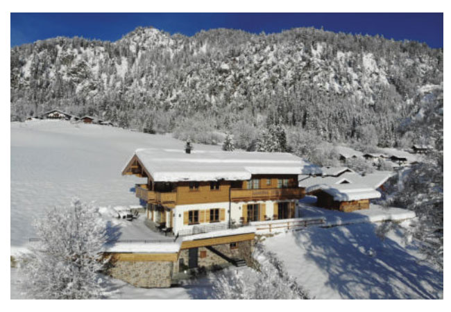 PB: Dank wasserstoffbasiertem Energiespeichersystem picea ist eine ganzjährige Versorgung mit Solarstrom möglich, auch im bayerischen Schneeparadies Reit im Winkl