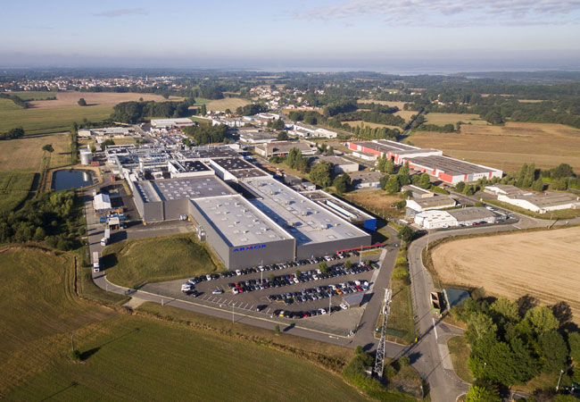 PB: Der Weltmarktführer für organische Photovoltaik ASCA produziert hochgradig anpassbare Solarlösungen im industriellen Maßstab / Copyright: ARMOR