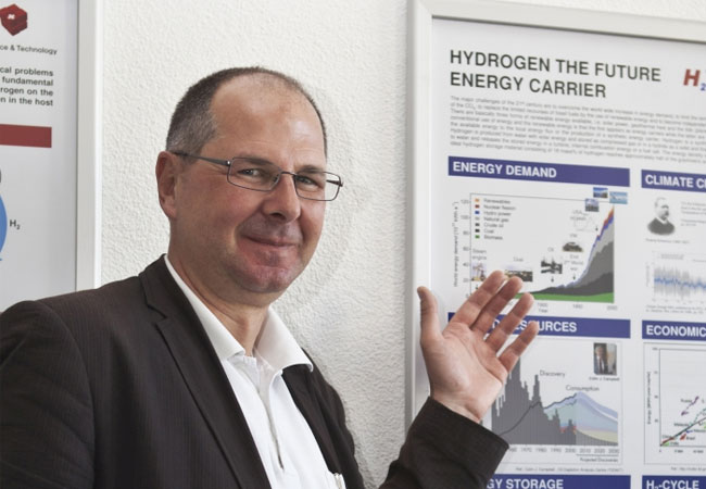 PB: Andreas Züttel, Leiter des gemeinsamen Energieforschungszentrums der Empa und der EPFL in Sion. / ©: Empa