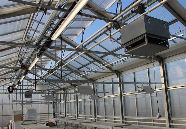 PB: Im Dachgewächshaus »Altmarktgarten Oberhausen« testen die Forschenden das Glas-Folien Dach unter realen Einsatzbedingungen. / © Fraunhofer UMSICHT