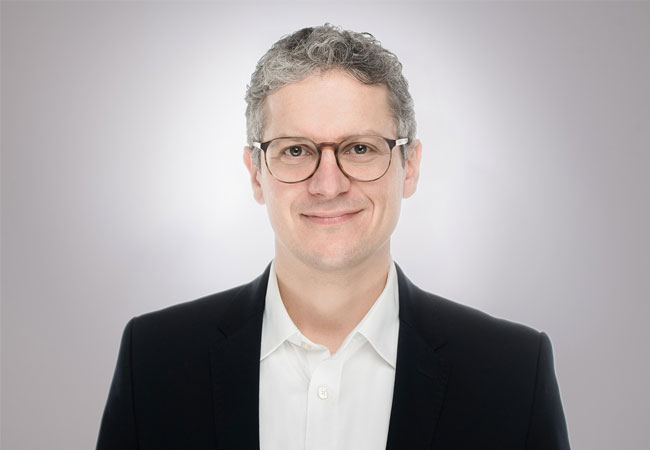 PB: Johannes Schiffer entwickelt die Betriebsstrategien für kommende klimaneutrale, dezentrale Energiesysteme. / © Christiane Schleifenbaum Fotografie