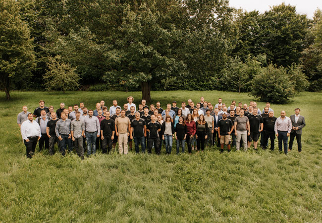 PB: Auf Erfolgskurs: das Team von Schoenergie. / © Schoenergie GmbH
