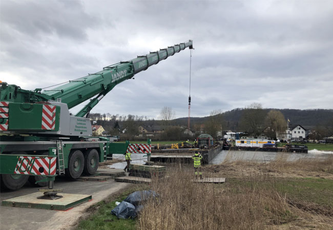 PB: Energiewende erleben: Schwertransport mit 39,5 Meter Länge und 435 Tonnen Gesamtgewicht bringt neuen Transformator ins TenneT-Umspannwerk Würgassen