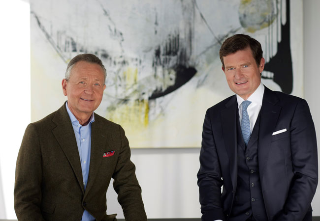 PB: Nach dann 15 Jahren im Amt wird CEO Prof. Klaus Josef Lutz (li.) zum 31. März 2023 die operative Führung der BayWa AG abgeben. Der Aufsichtsrat der BayWa AG hat das heutige Vorstandsmitglied Marcus Pöllinger als neuen Vorstandsvorsitzenden der BayWa AG ab 1. April 2023 bestellt. / (© BayWa AG / Enno Kapitza; Abdruck honorarfrei)
