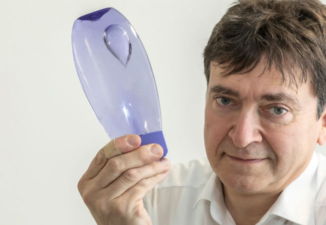 PB: Günter Brenn beschäftigt sich am Institut für Strömungslehre und Wärmeübertragung der TU Graz mit dem Verhalten von Gasblasen und Flüssigkeitstropfen. © Lunghammer – TU Graz