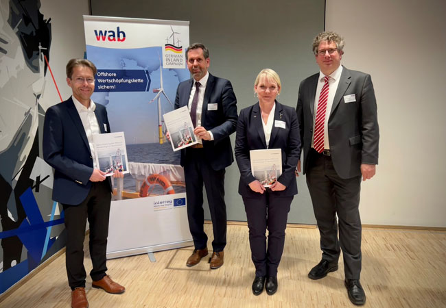 PB: vlnr: Dirk Briese (wind:research), Olaf Lies (Niedersächsischer Energieminister und aktueller Vorsitzender der Energieministerrunde der Länder), Heike Winkler und Jens Assheuer (WAB e.V.) / Foto: © WAB e.V.