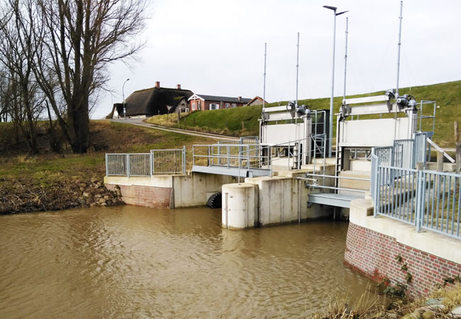 PB: Schöpfwerk am Tetenbüller Sielzug bei Tetenbüllspieker auf Eiderstedt. / © Alexander Schaum