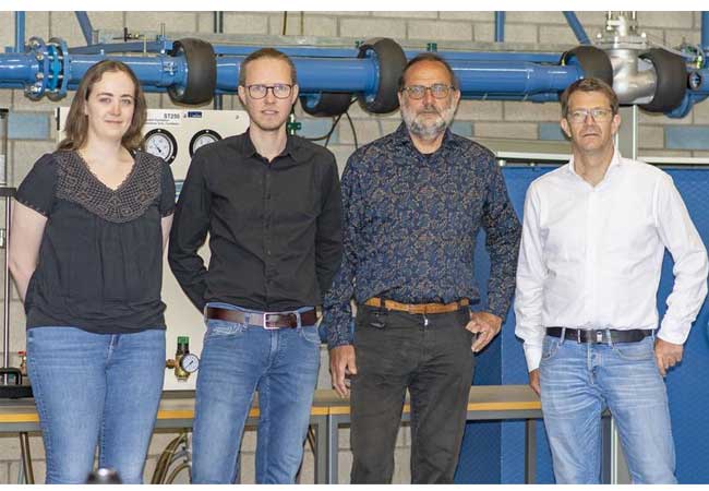 PB: von links: Diana Nett (Masterandin Maschinenbau), Christian Braasch, Prof. Dr. Willi Nieratschker und Prof. Dr. Marc Nadler Martin Lisek Hochschule Koblenz