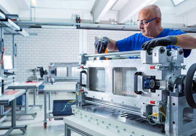PB: Batterieproduktion bei Farasis / Farasis Energy Europe GmbHFotograf:ARNE HARTENBURG
