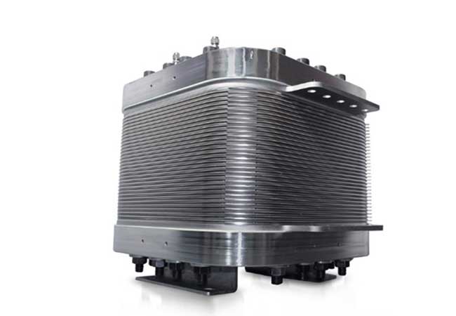 PB: Zusammen mit seinen Partnern forscht Schaeffler an Komponenten, die die Leistung von PEM-Elektrolysestacks erhöhen und so die Produktion von erneuerbarem Wasserstoff kostengünstiger machen. / © Foto: Schaeffler