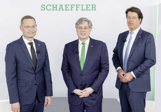 Von links nach rechts: Claus Bauer, Vorstand Finanzen und IT, Georg F. W. Schaeffler, Familiengesellschafter und Aufsichtsratsvorsitzender, und Klaus Rosenfeld, Vorsitzender des Vorstands.