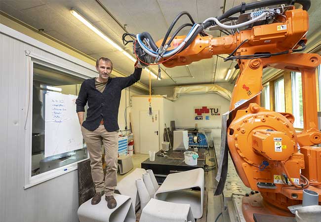 PB: Andreas Trummer und sein Team arbeiten seit einigen Jahren intensiv mit dem institutseigenen Beton-3D-Drucker im Roboter Design Labor. Das Ziel: massive Materialeinsparung im Betonbau.