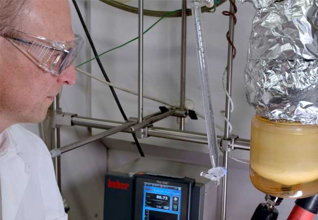 PB: Prof. Franz Winter im Labor