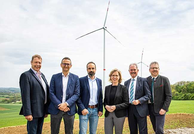 PB: V.l.n.r.: Josef Tatzber (Bgm. Wilfersdorf), Alexander Hochauer (Vorstand Finanz), Markus Winter (Vorstand Technik), Leonore Gewessler (Bundesministerin für Klimaschutz), Karl Wilfing (Landtagspräsident Niederösterreich), Thomas Grießl (Bürgermeister Poysdorf)