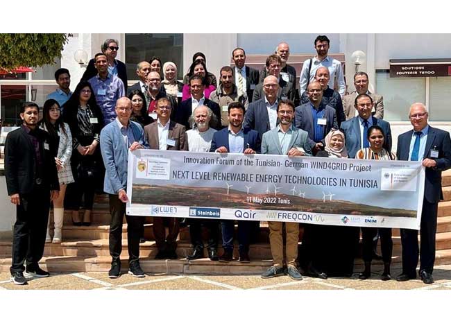 PB: Teilnehmerinnen und Teilnehmer des vom Lehrstuhl für Windenergietechnik der Universität Rostock in Tunis organisierten Workshops zum Thema „Erneuerbare Energien in Tunesien“ / Juni Media