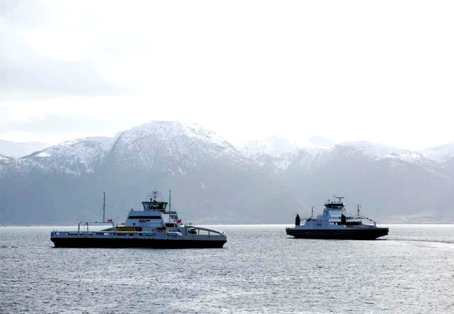 PB: Es mangelt nicht an Technologie: Die erste vollelektrische Fähre ‘Ampere’ (im Bild) wurde 2015 in Norwegen in Betrieb genommen. Inzwischen sind in Norwegen 70 Elektrofähren im Einsatz. Siemens Energy hat für viele von ihnen Batterien, Steuerungs- und Ladesysteme geliefert.