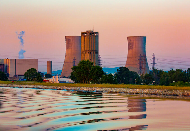 PB: Atomkraftwerk bei Avignon in Südfrankreich. / Foto: Bob Pool/Shutterstock.