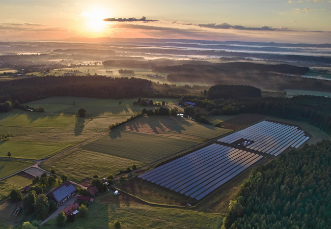 PB: Solarpark Spitalhöfe mit Batteriespeicher in Villingen-Schwenningen / © BayWa r.e.