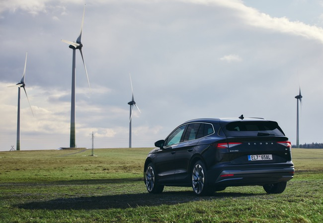 PB: Neben der Entwicklung und Produktion von rein batterieelektrischen Fahrzeugen wie dem ENYAQ iV (Foto) unterstützt der Automobilhersteller konsequent den weiteren Ausbau erneuerbarer Energien. So engagiert sich der tschechische Automobilhersteller auch beim Aufbau eines neuen Windparks in Finnland.