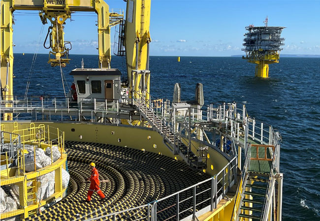 PB: 50Hertz-Seekabel in Umspannplattform Arcadis Ost erfolgreich eingezogen / Matthias Wilhelm / 50Hertz