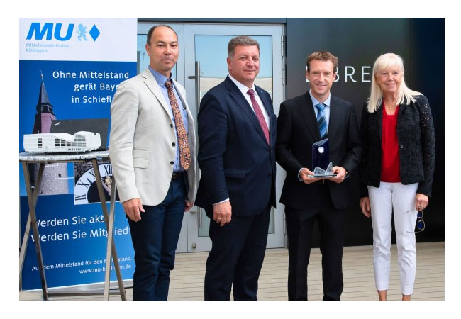 PB: Verleihung des Innovationspreises 2022 der Mittelstandsunion Unterfranken an LIBREO - v.l.n.r. Tibor (© LIBREO)