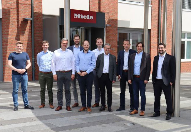 PB: Ein Konsortium aus Fraunhofer IEM, Miele, Stadtwerke Bad Salzuflen, aov IT.Services und Viessmann Climate Solutions arbeitet an einem intelligenten Energiemanagement-System für die Region OWL. / © Miele & Fraunhofer-Institut für Entwurfstechnik Mechatronik