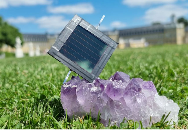 PB: Die spezielle Kristallstruktur der Perowskite ermöglicht Solarzellen mit hohem Wirkungsgrad. Im Tandem ist die Stromausbeute noch größer. (Foto: Dr. Bahram Abdollahi Nejand, KIT)
