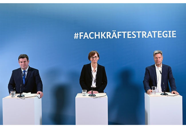 PB: Fachkräftegipfel der Bundesregierung: Mehr Fachkräfte für Deutschlands Zukunft / © BMWK / Andreas Mertens