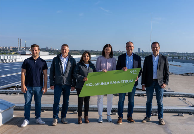 PB: v.l.n.r. Thomas Köck, stellvertretender Projektleiter; Stephan Auracher, Managing Director BayWa r.e. Power Solutions GmbH; Katherine Urrutia Lopez, Project Manager BayWa r.e. Power Solutions GmbH, DI Tanja Kienegger MBA, Leitung Geschäftsbereich Energie ÖBB-Infrastruktur AG.; DI Dr. Johann Pluy, Vorstand ÖBB-Infrastruktur AG; Klemens Neubauer, Geschäftsführer RWA Solar Solutions GmbH / Copyright: ÖBB/Rudolf Sailer
