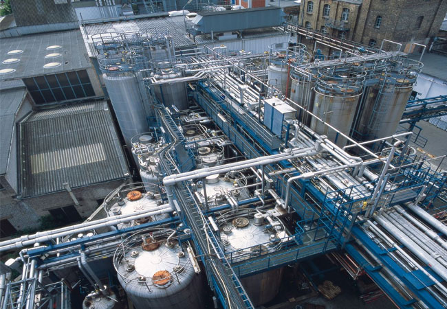 PB: Lanxess-Standort Mannheim: LANXESS entwickelt, produziert und vertreibt hier Additive, Spezialchemikalien und Serviceprodukte für die Kautschuk-, Schmierstoff- und Kunststoffindustrie. JUWI und der Spezialchemie-Konzern prüfen derzeit in einer Machbarkeitsstudie, wie grüner Wasserstoff am Standort Mannheim künftig zur Versorgung der LANXESS-Anlagen produziert werden kann. © Lanxess