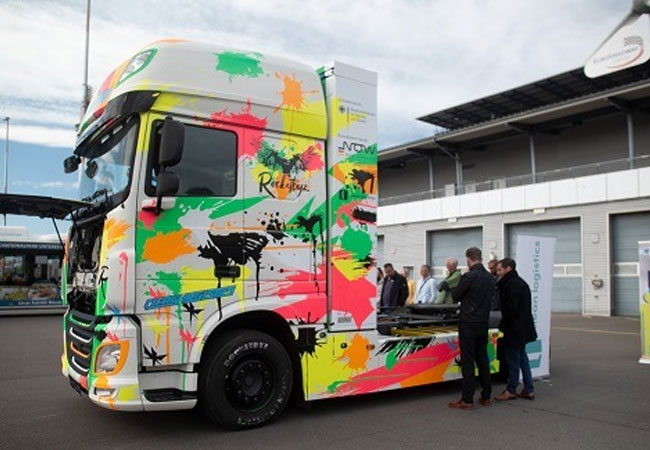 PB: GP JOULE HYDROGEN, Clean Logistics SE und IHK Cottbus zeigen Logistik- und Nahverkehrsunternehmen sowie PolitikerInnen auf dem Lausitzring einen Brennstoffzellen-Lkw. Foto: GP JOULE