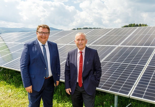 PB: Foto (honorarfrei v.l.n.r.): Martin Graf (Vorstandsdirektor Energie Steiermark) und Christian Purrer (Vorstandssprecher Energie Steiermark) freuen sich über das Spitzenergebnis des GRESB Ratings / ©: Energie Steiermark