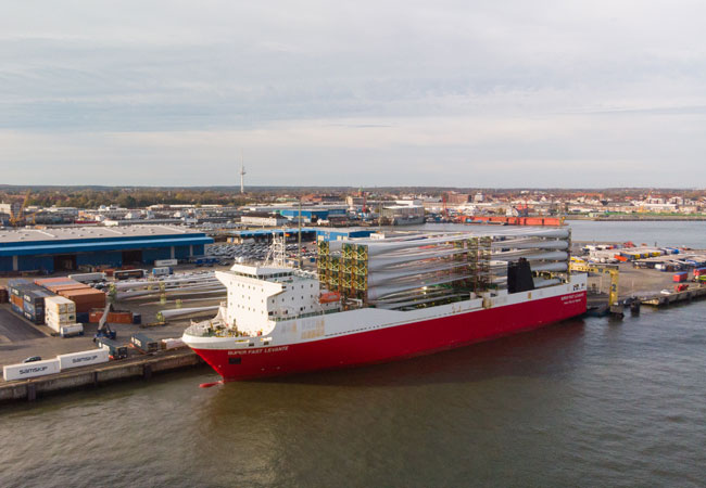PB: Cuxport-Terminal steht für den Südasien-Liniendienst der Nordex Gruppe mit dem Schiff „MV Superfast Levante“ bereit