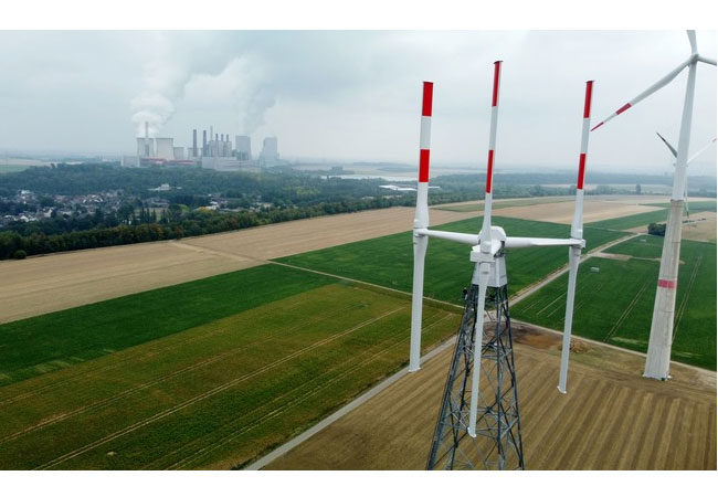 PB: Die vertikalen Windkraftanlagen eines Schweizer Start-ups sind deutlich leiser und könnten näher an Siedlungen errichtet werden. / Bildrechte: ZDF / Fotograf: Kai Hofmann
