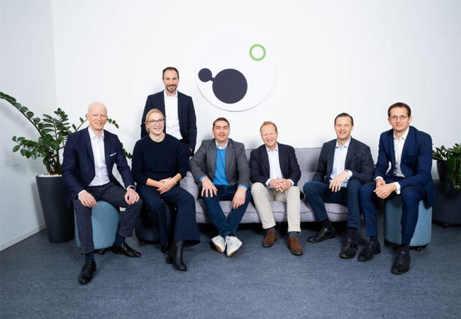 PB: Das Management-Team bei H-TEC SYSTEMS. V.l.n.r. Marius Zasche (CTO), Sophie Kostka (EVP People & Culture), Michael Meister (COO), Dr. Joachim Herrmann (EVP Innovation), Frank Zimmermann (CFO), Robin von Plettenberg (CEO) und Dr. Dominik Heiß (EVP Strategy & Product) / ©: H-TEC SYSTEMS