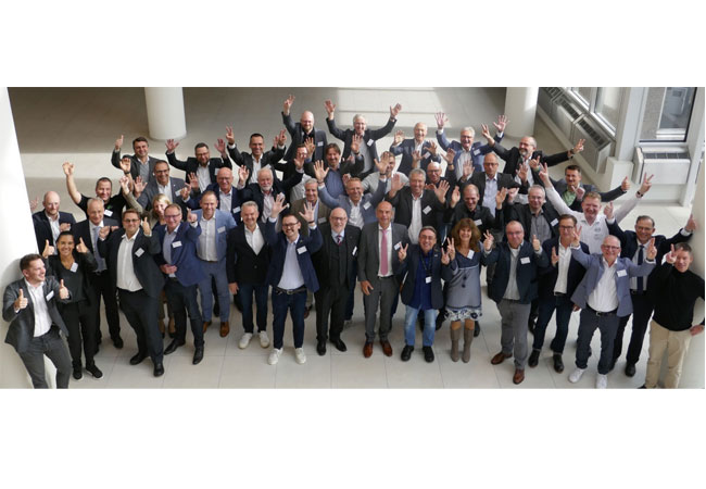 PB: Aufbruchstimmung auf der ersten Mitgliederversammlung des KNX Deutschland e.V. Von 14 Mitgliedern gegründet, wuchs der Verein in nur vier Monaten auf 50 Mitglieder.