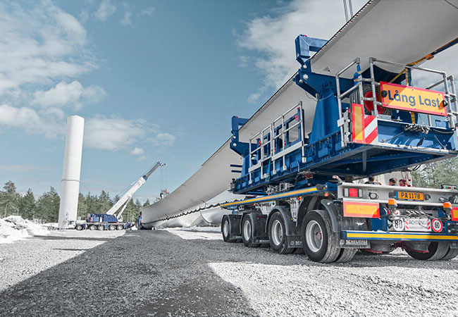 PB: Das RBTS von TII SCHEUERLE hat seine Feuertaufe bei Transpalux erfolgreich bestanden. Der Spezialgutlogistiker beförderte in Schweden insgesamt 24 Rotorblätter über rund 170 Kilometer Strecke.