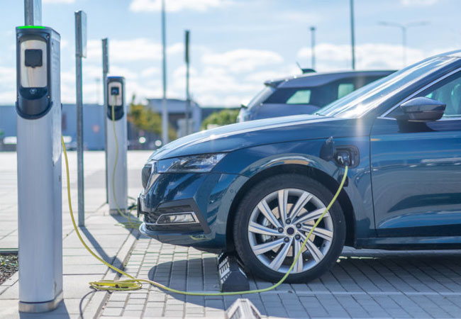 PB: Bei steigenden Strompreisen und sinkender Förderung drohen E-Fahrzeuge unterm Strich unattraktiver zu werden.